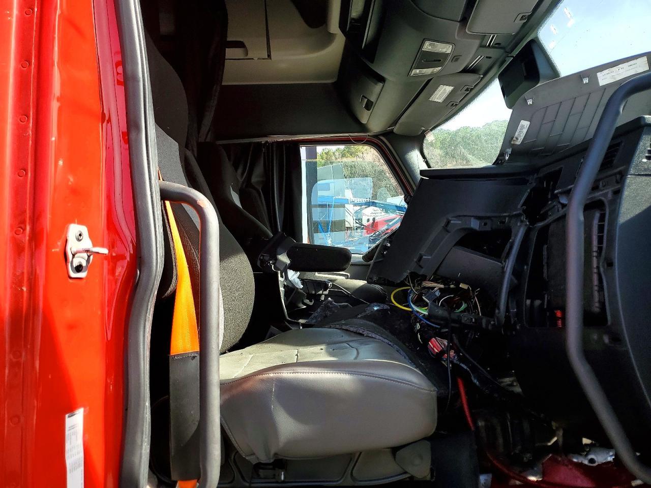 2020 Freigliner 2020 Freightliner Cascadia 126 Semi Truck