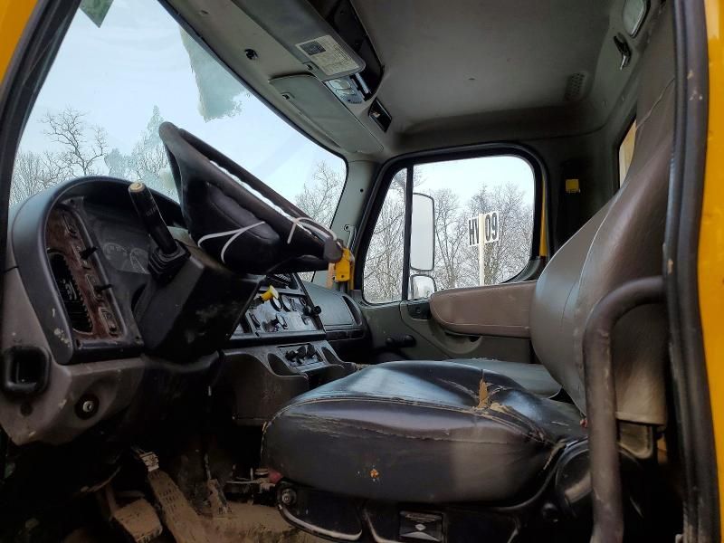 2017 Freightliner Business Class M2 BOX Truck