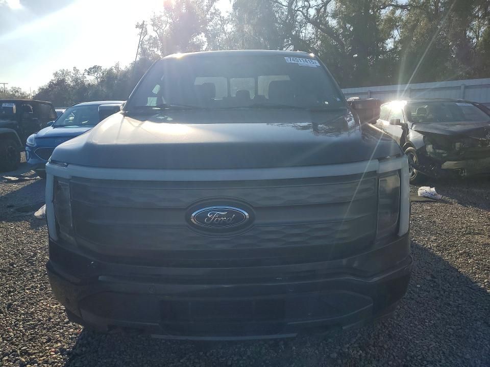 2022 Ford F150 Lightning pro