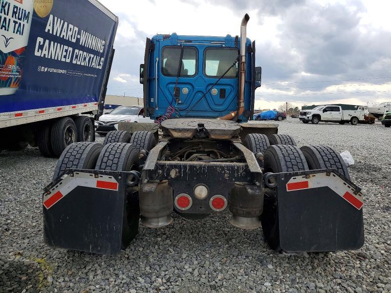 2012 Freightliner Cascadia Semi Truck