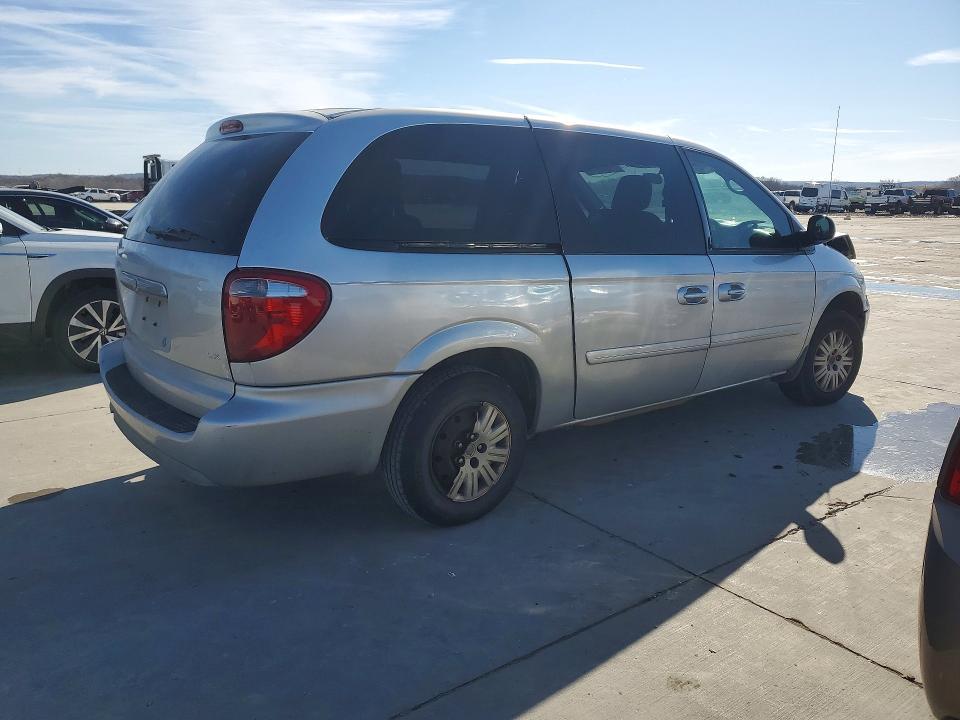 2005 Chrysler Town & Country lx