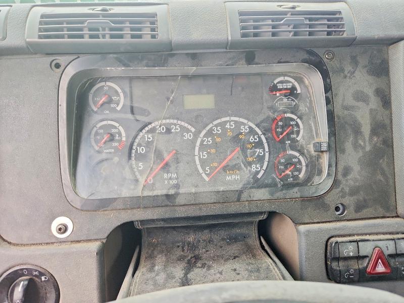 2011 Freightliner Cascadia Semi Truck