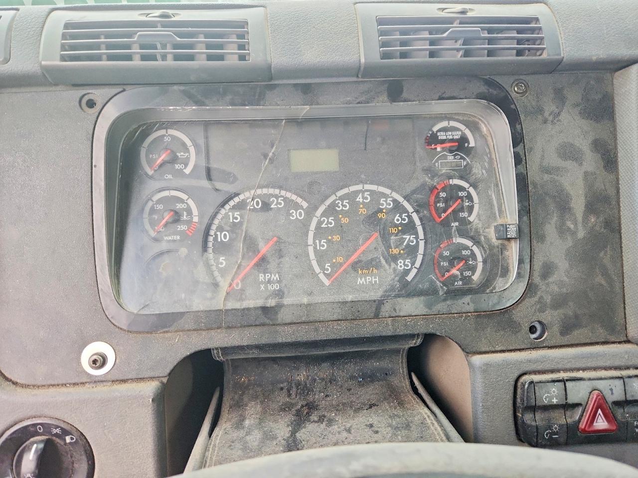 2011 Freightliner Cascadia Semi Truck