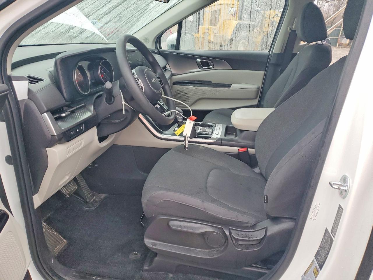 2023 KIA Carnival lx