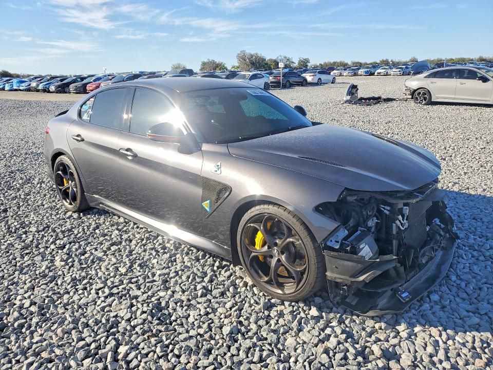 2021 Alfa Romeo Giulia Quadrifoglio