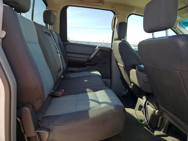 2004 Nissan Titan XE