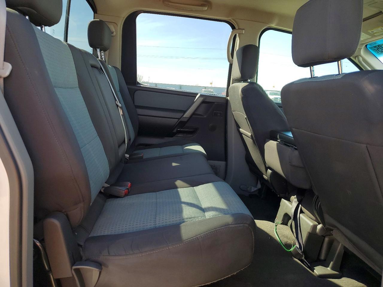 2004 Nissan Titan XE