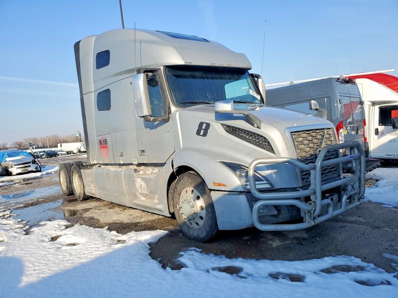 2019 Volv O VNL Semi Truck