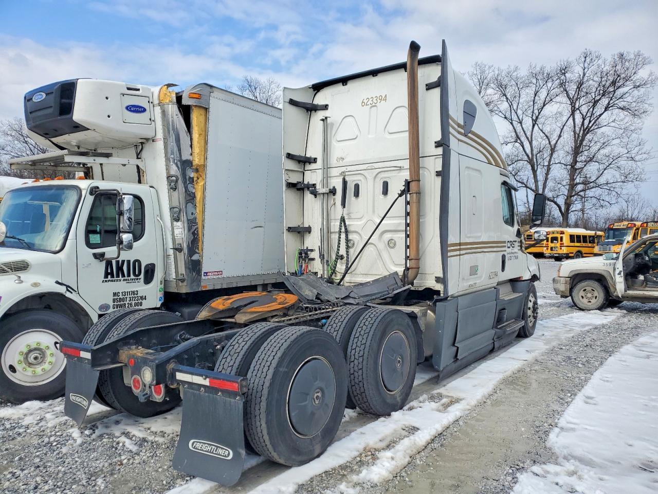 2021 Freigliner 2021 Freightliner Cascadia 126 Semi Truck