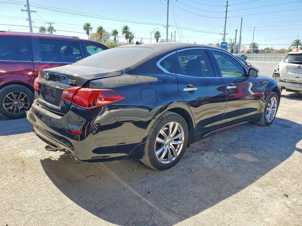 2015 Infiniti Q70 3.7