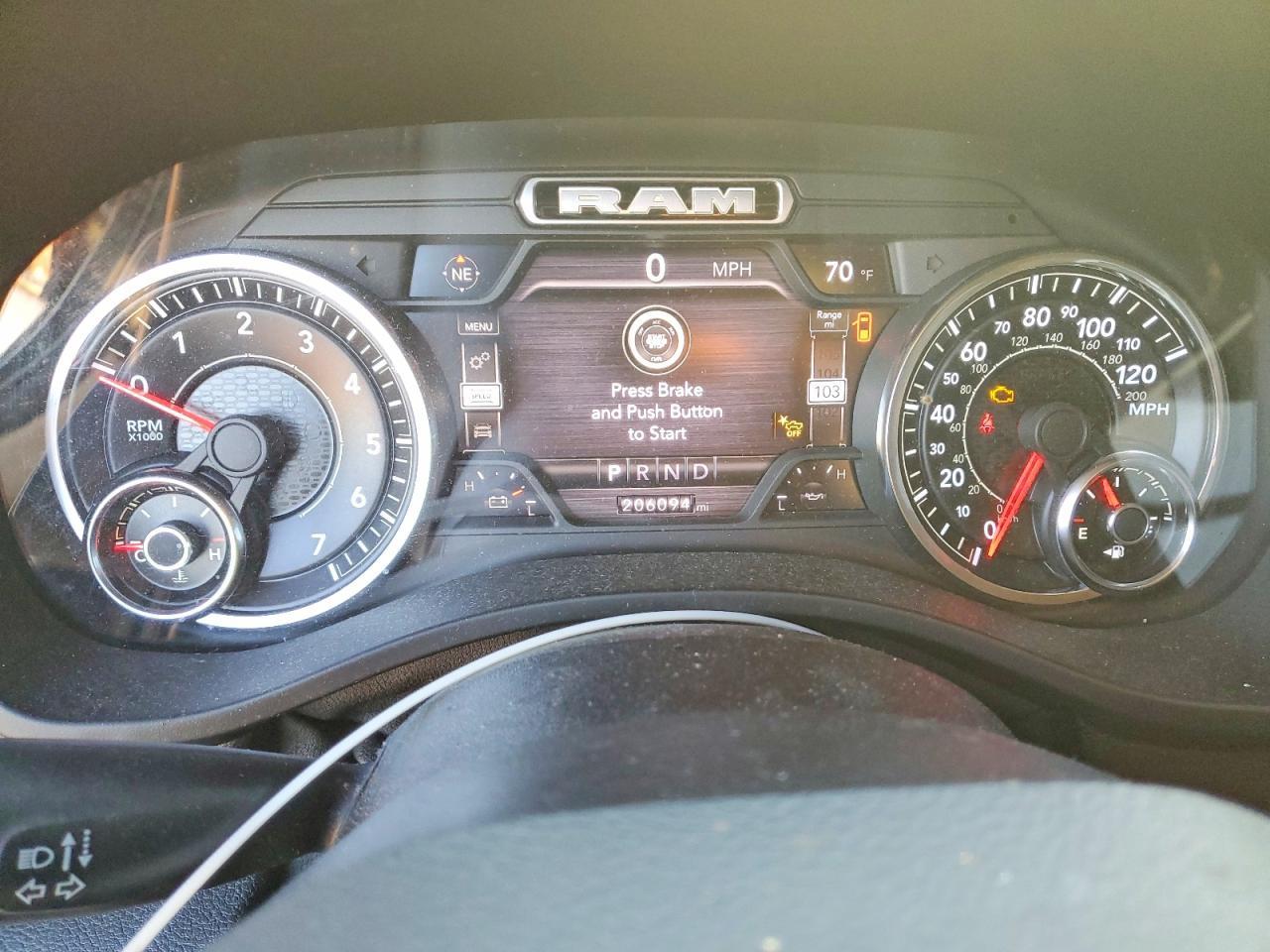 2022 Dodge 1500 4WD V8 Crew Cab 5.7L Laramie
