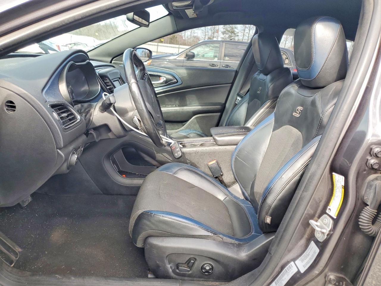 2015 Chrysler 200 s