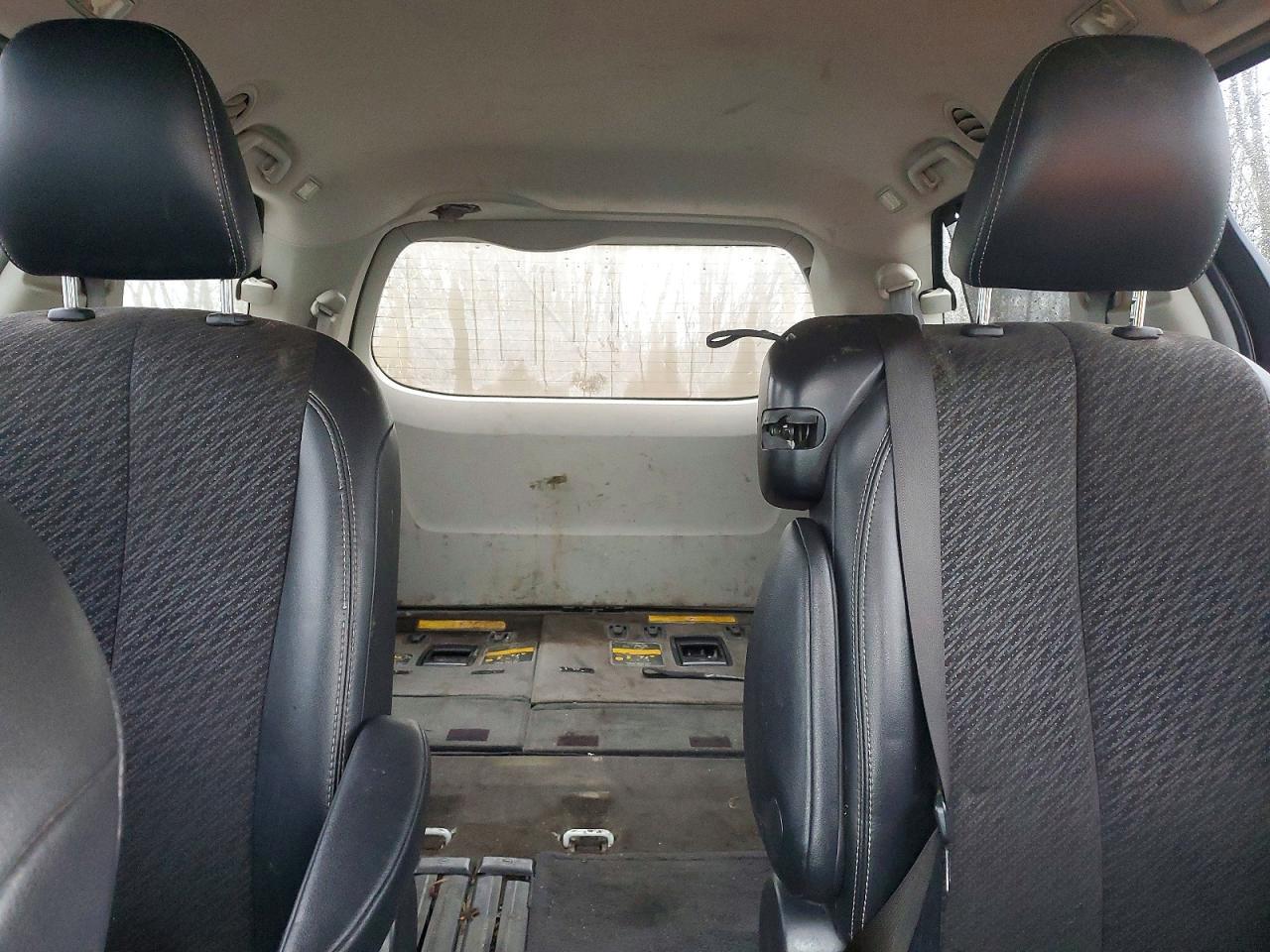 2014 Toyota Sienna se 8-passenger