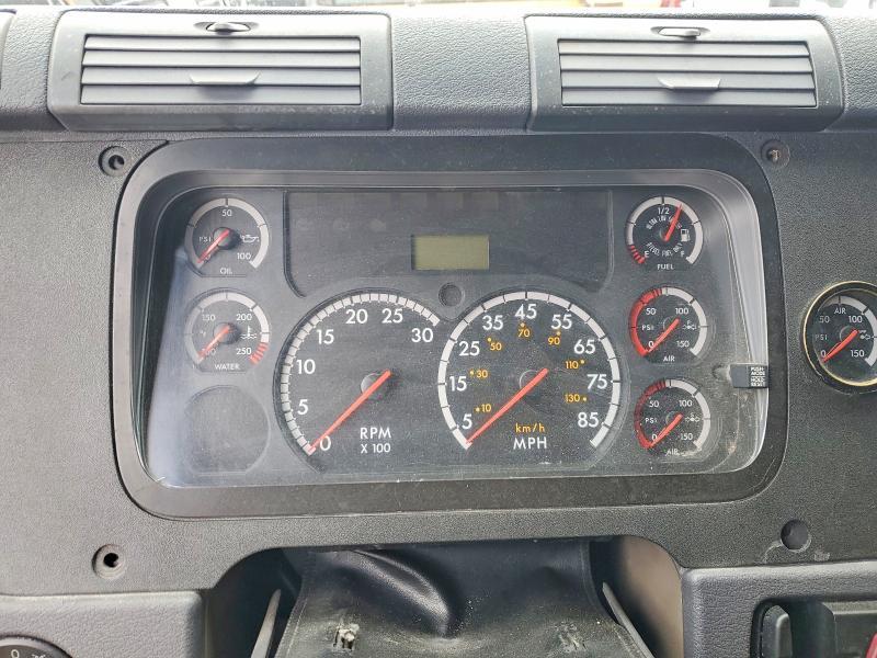 2009 Freightliner Cascadia Semi Truck