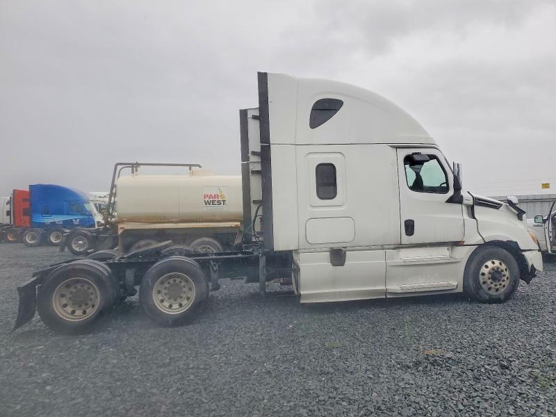 2019 Freigliner 2019 Freightliner Cascadia 126 Semi Truck