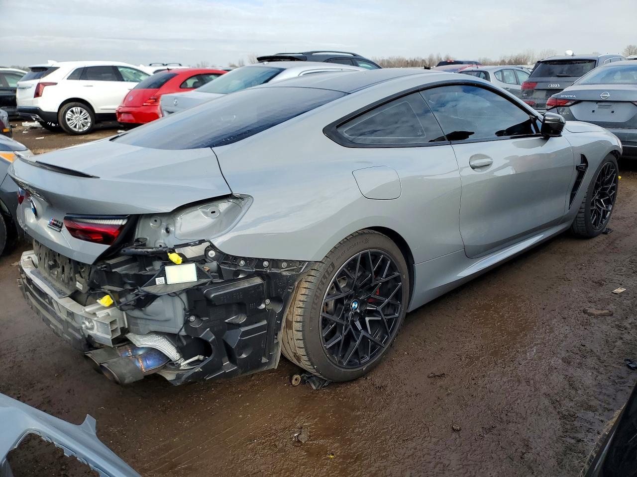 2022 BMW M8
