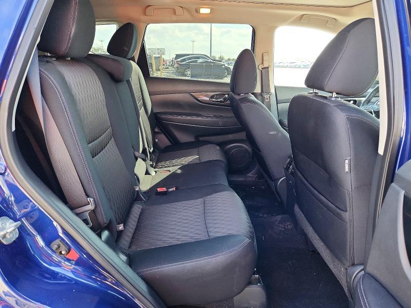 2017 Nissan Rogue sv