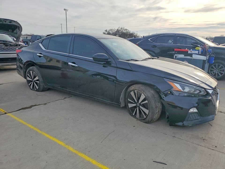 2021 Niss Altima 2.5 sv