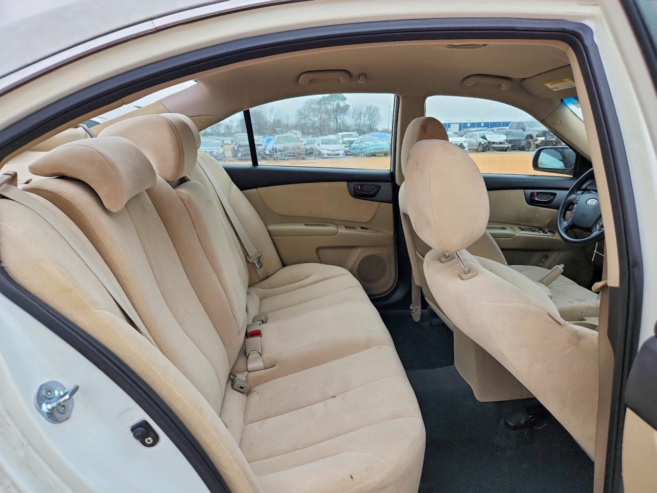 2010 KIA Optima lx