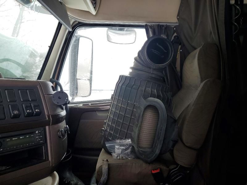 2015 Volvo VNL Semi Truck