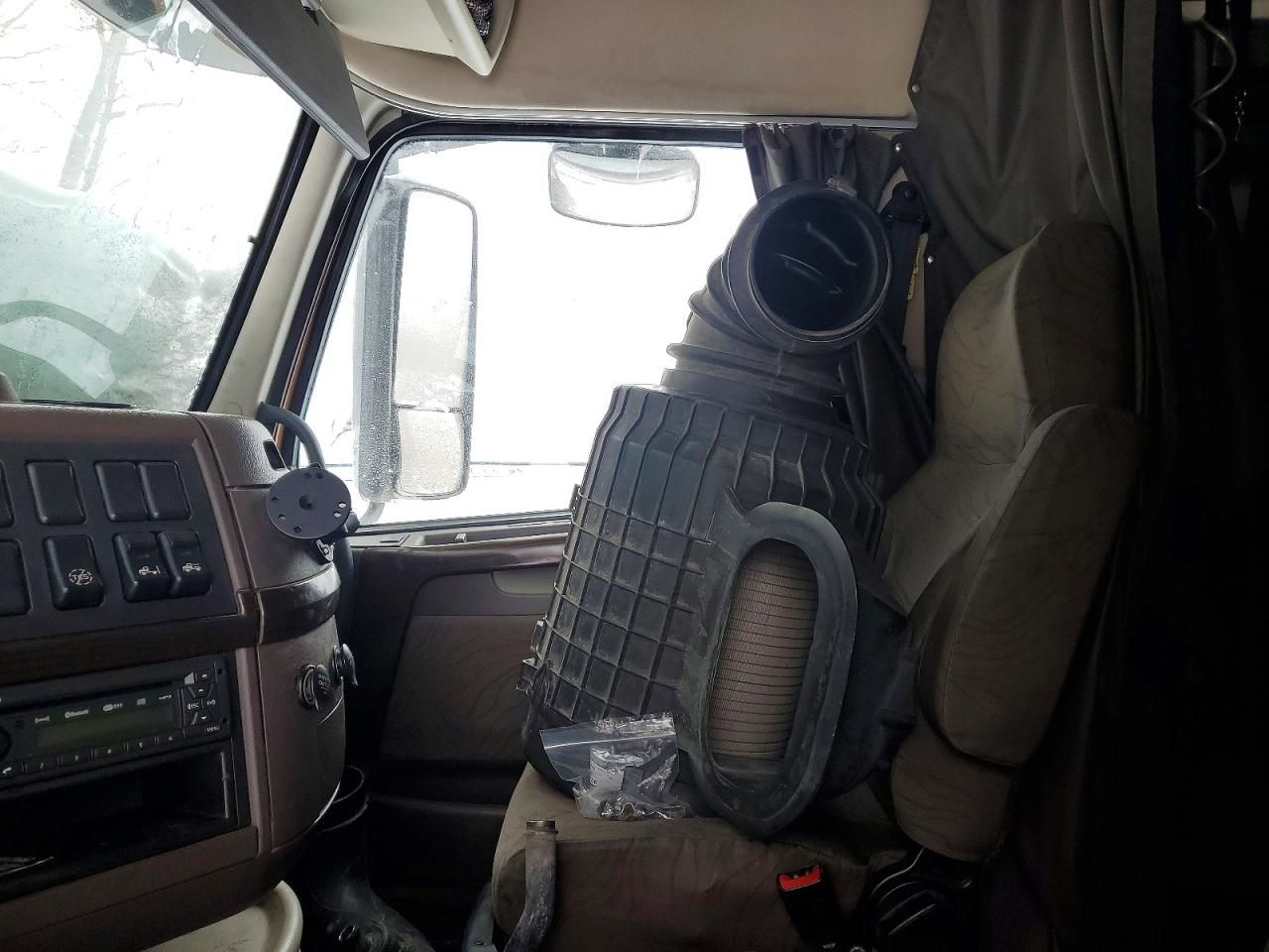 2015 Volvo VNL Semi Truck