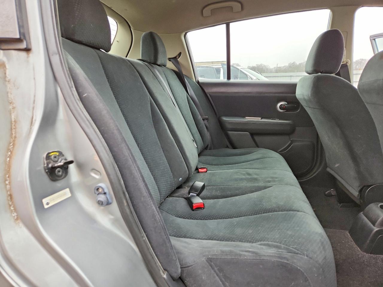 2012 Nissan Versa s