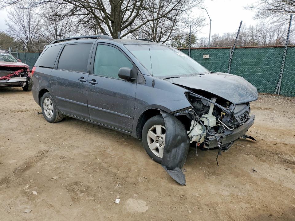 2010 Toyota Sienna le 7-passenger
