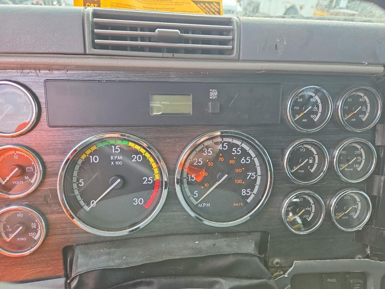 2016 Freightliner Convention Semi Truck