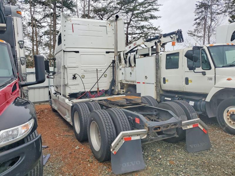 2012 Volvo VNL Semi Truck