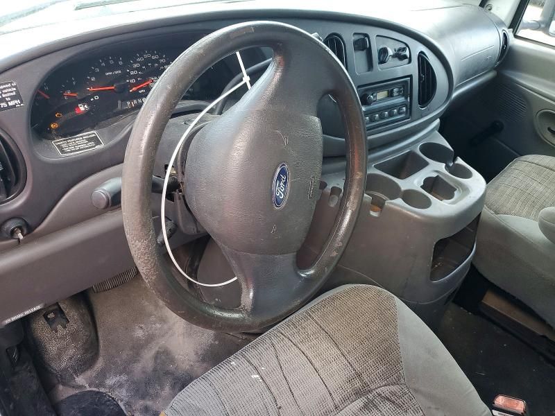 2004 Ford E350 BOX Truck