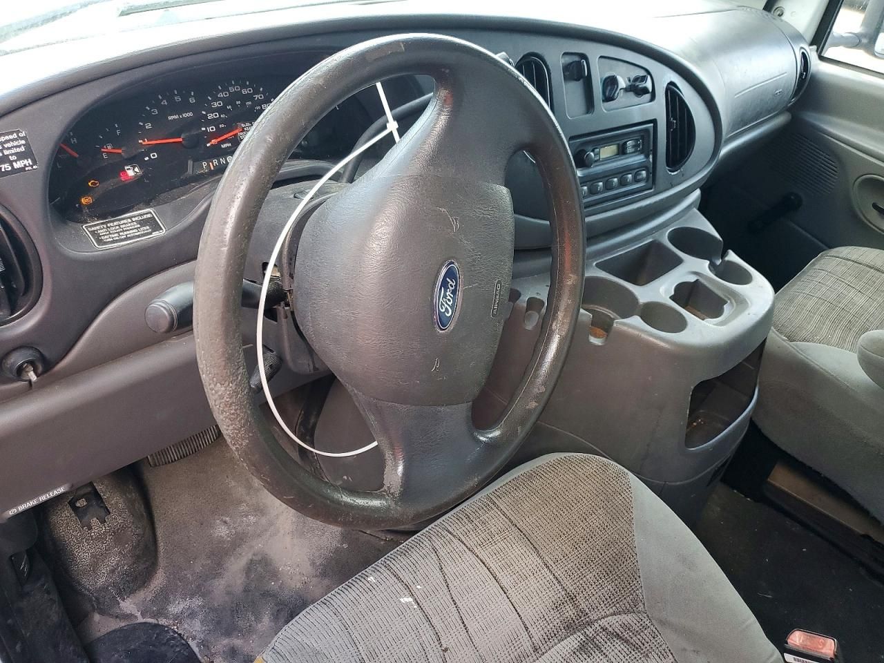 2004 Ford E350 BOX Truck