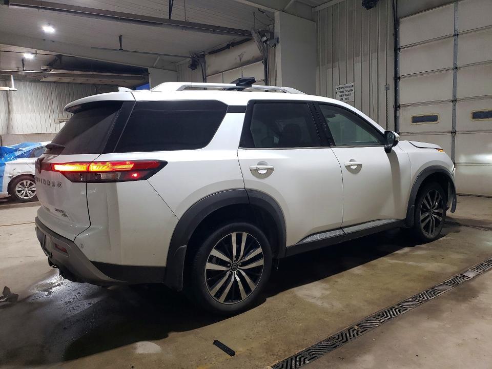 2025 Nissan Pathfinder Platinum