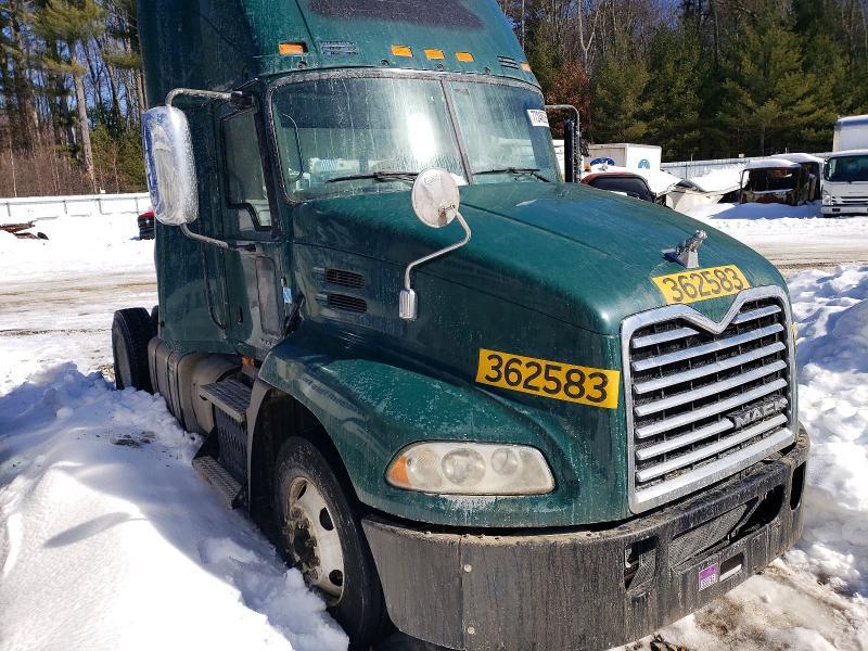 2017 Mack CXU613 Semi Truck