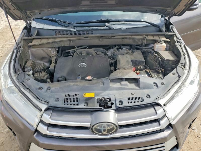 2019 Toyota Highlander se