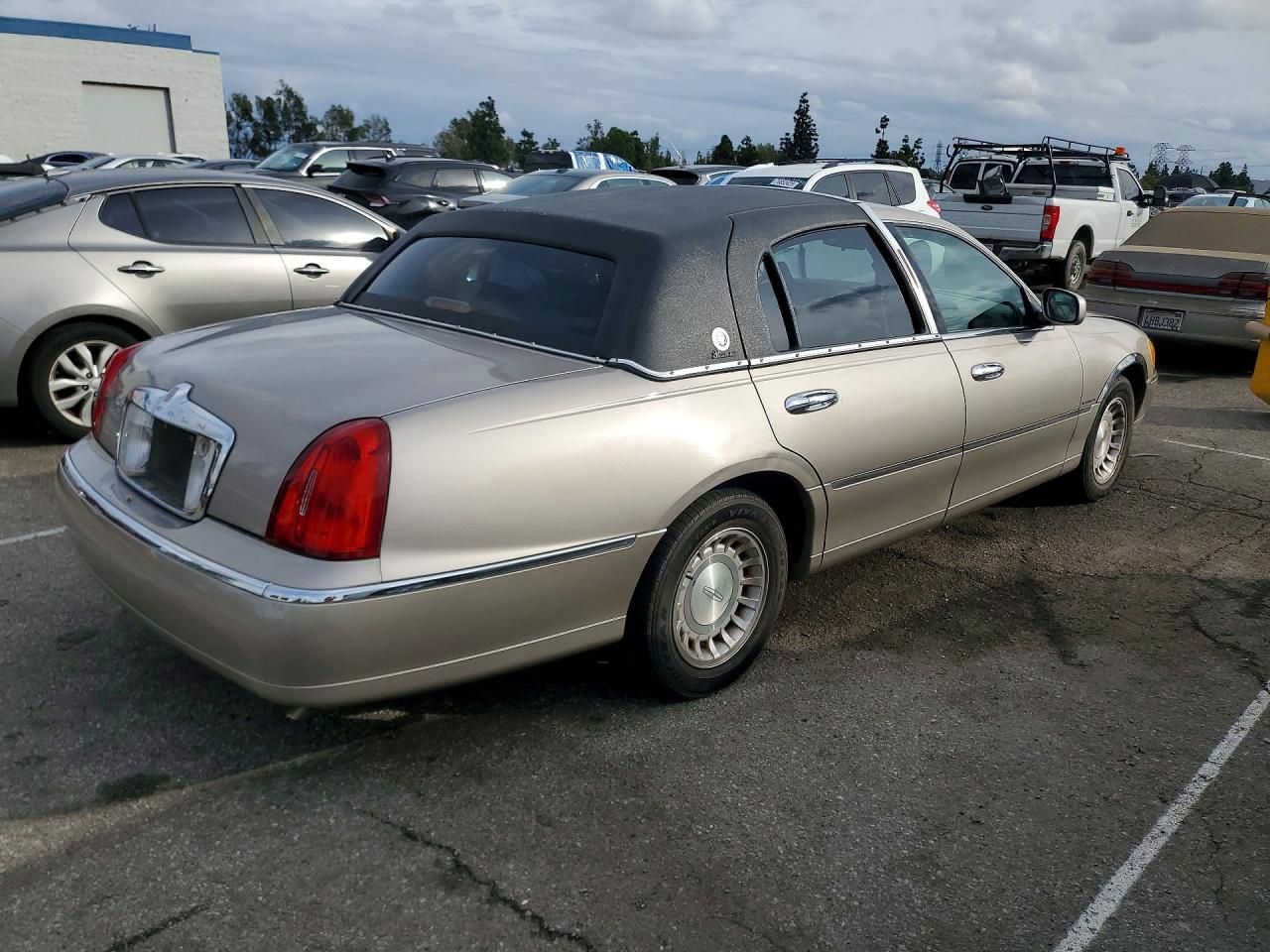 2000 Lincoln Town car Executive