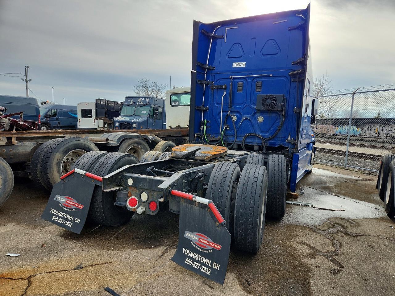 2015 Freightliner Cascadia Semi Truck