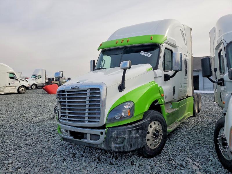 2016 Freigliner 2016 Freightliner Cascadia 1-semi Truck