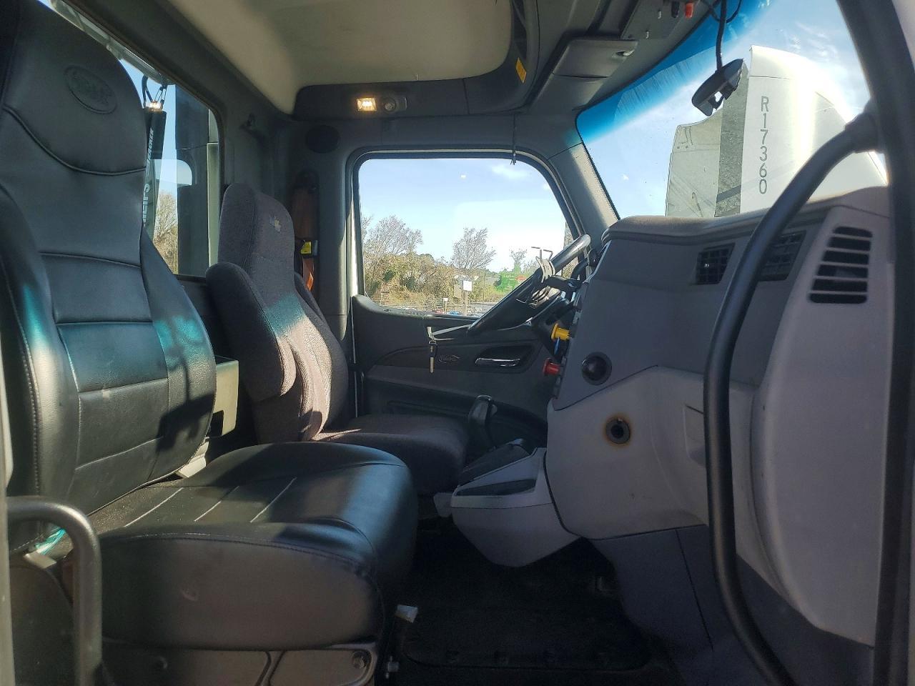 2017 Peterbilt 579 Semi Truck