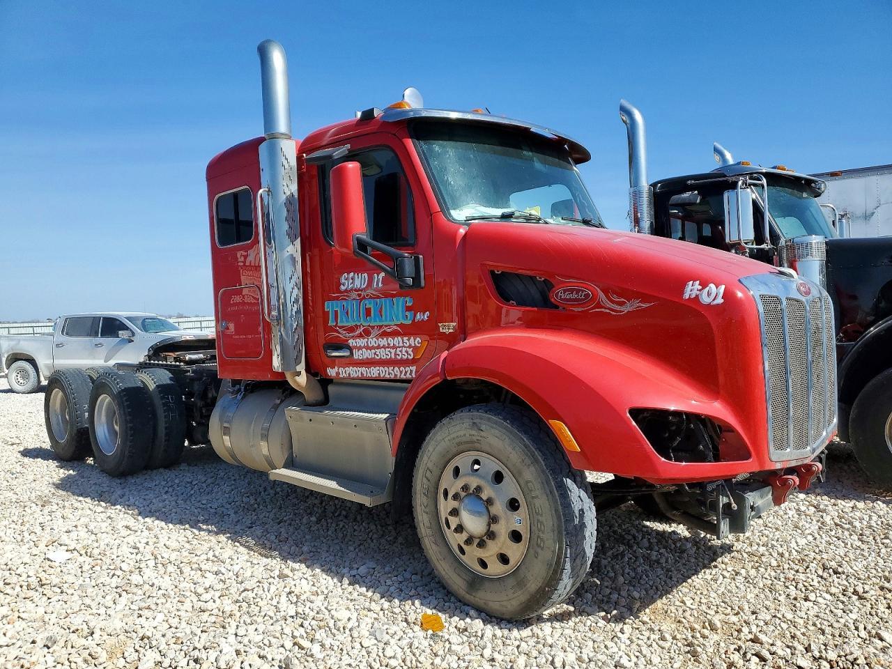 2015 Peterbilt 579 Semi Truck