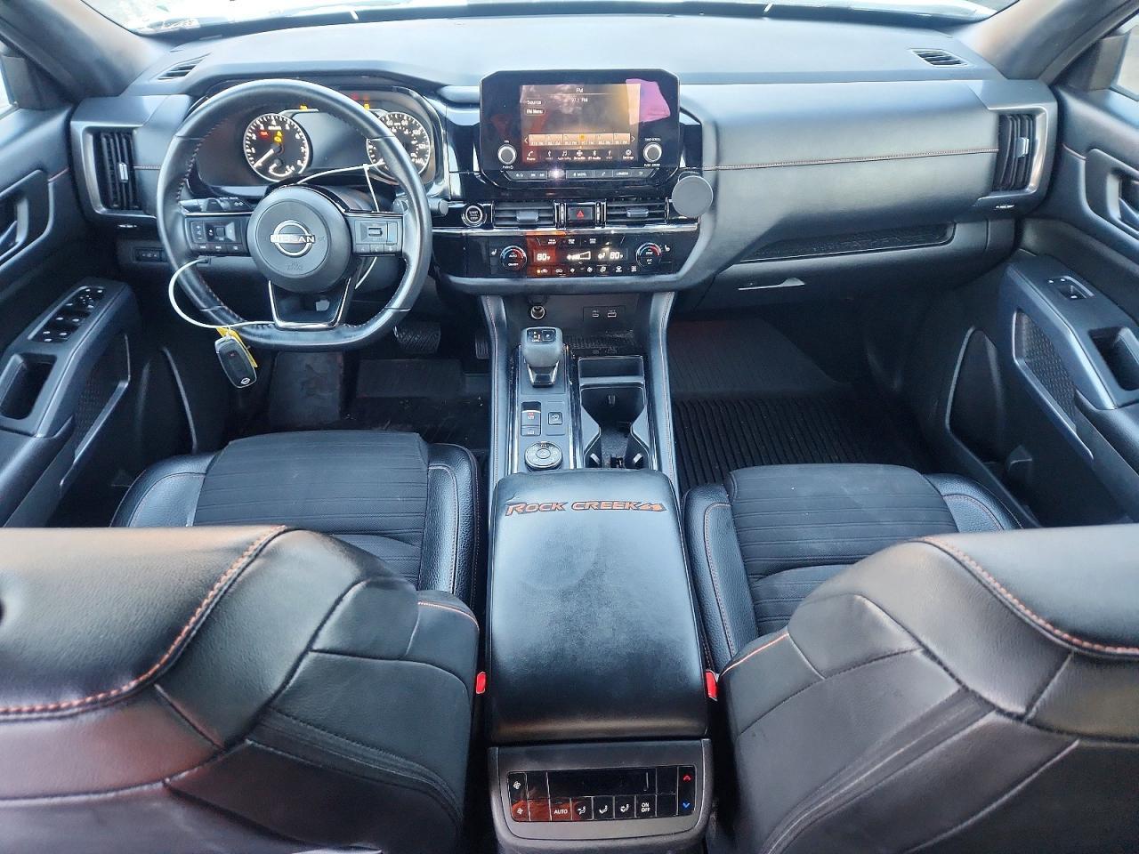 2023 Nissan Pathfinder sv