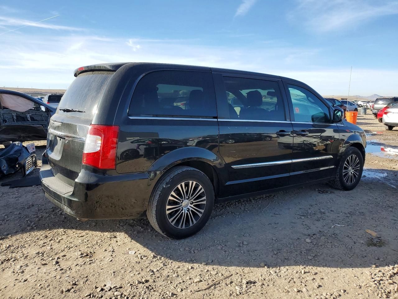 2014 Chrysler Town & Country s