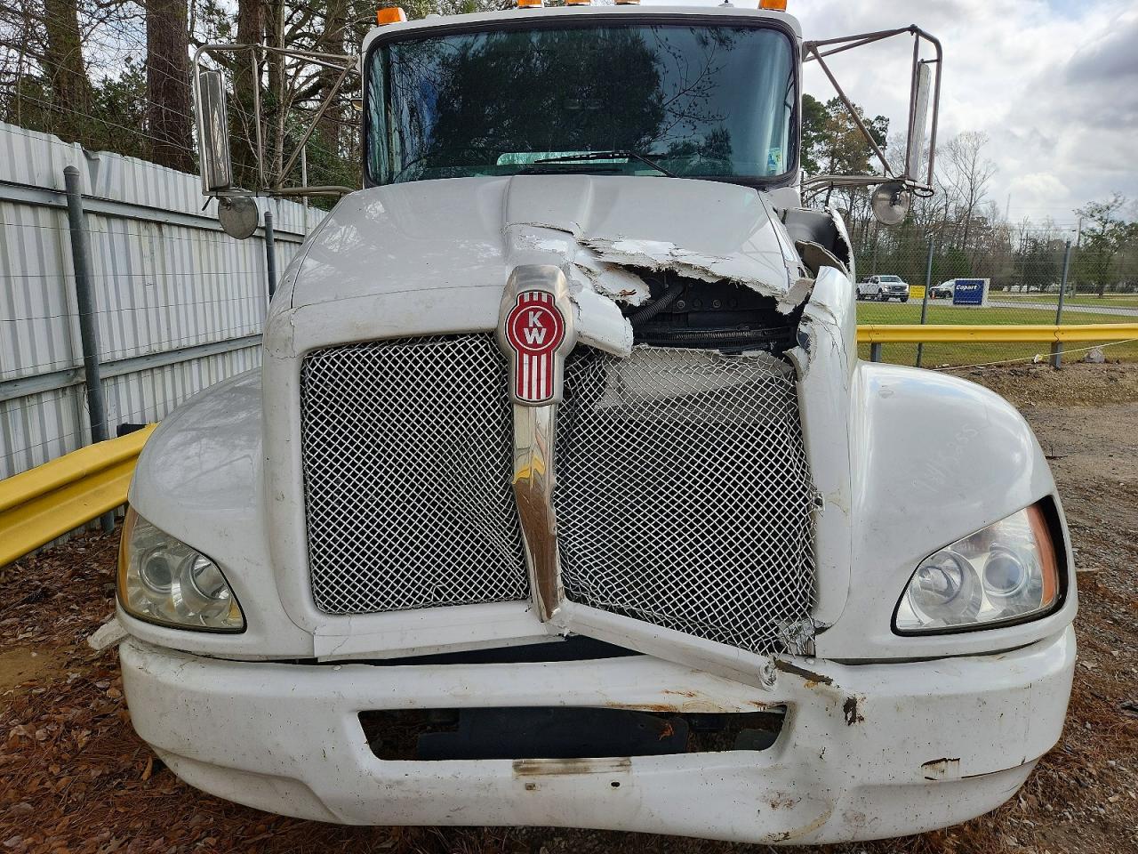 2019 Kenworth T330 Semi Truck