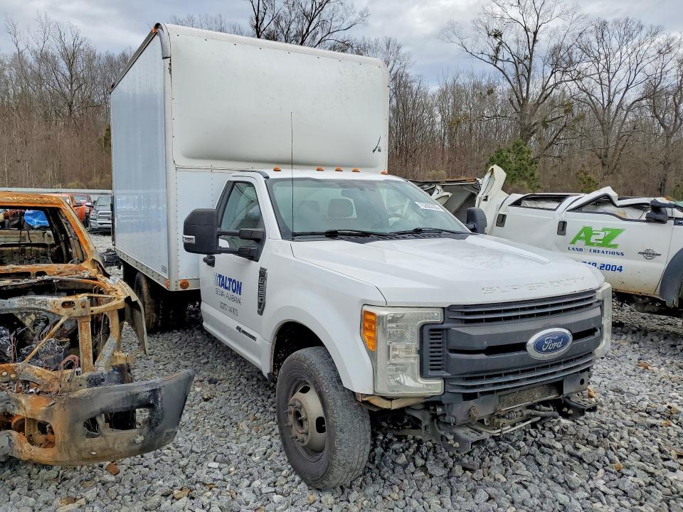 2017 Ford F350 Super Duty box Truck
