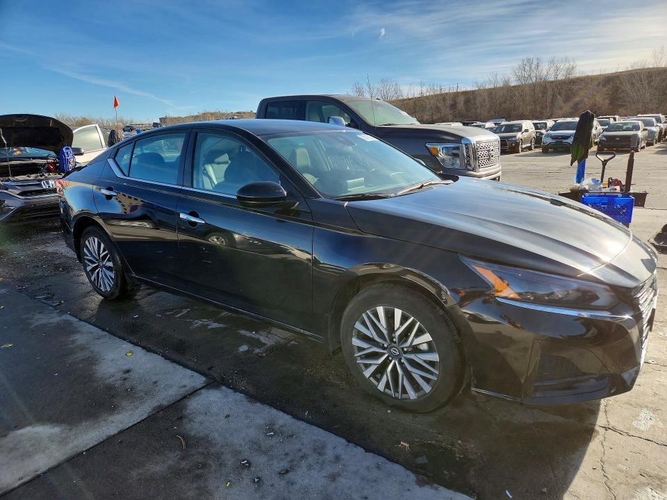 2023 Nissan Altima sv