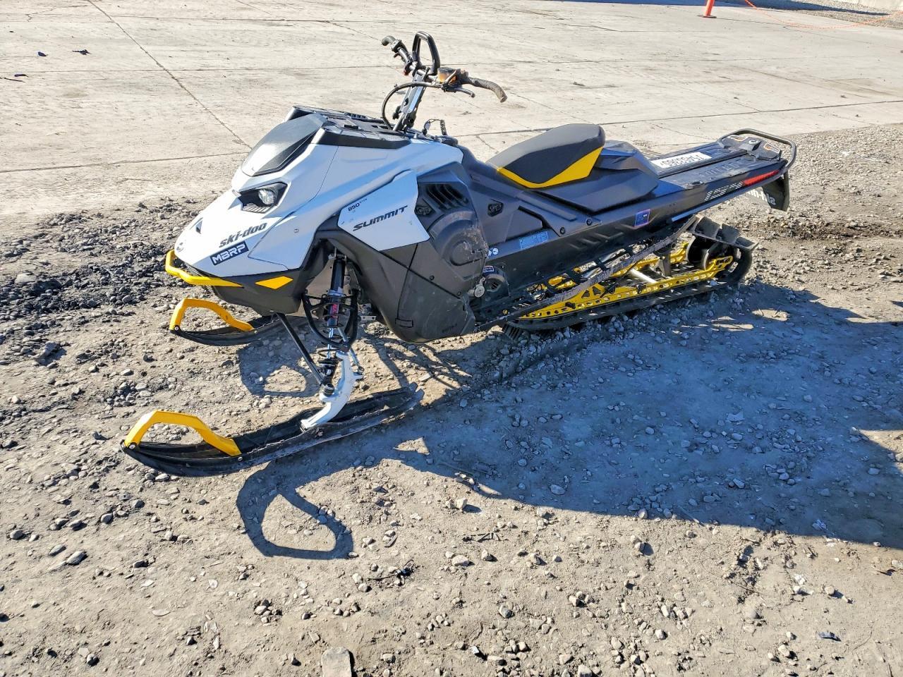 2023 Skidoo Summit X85