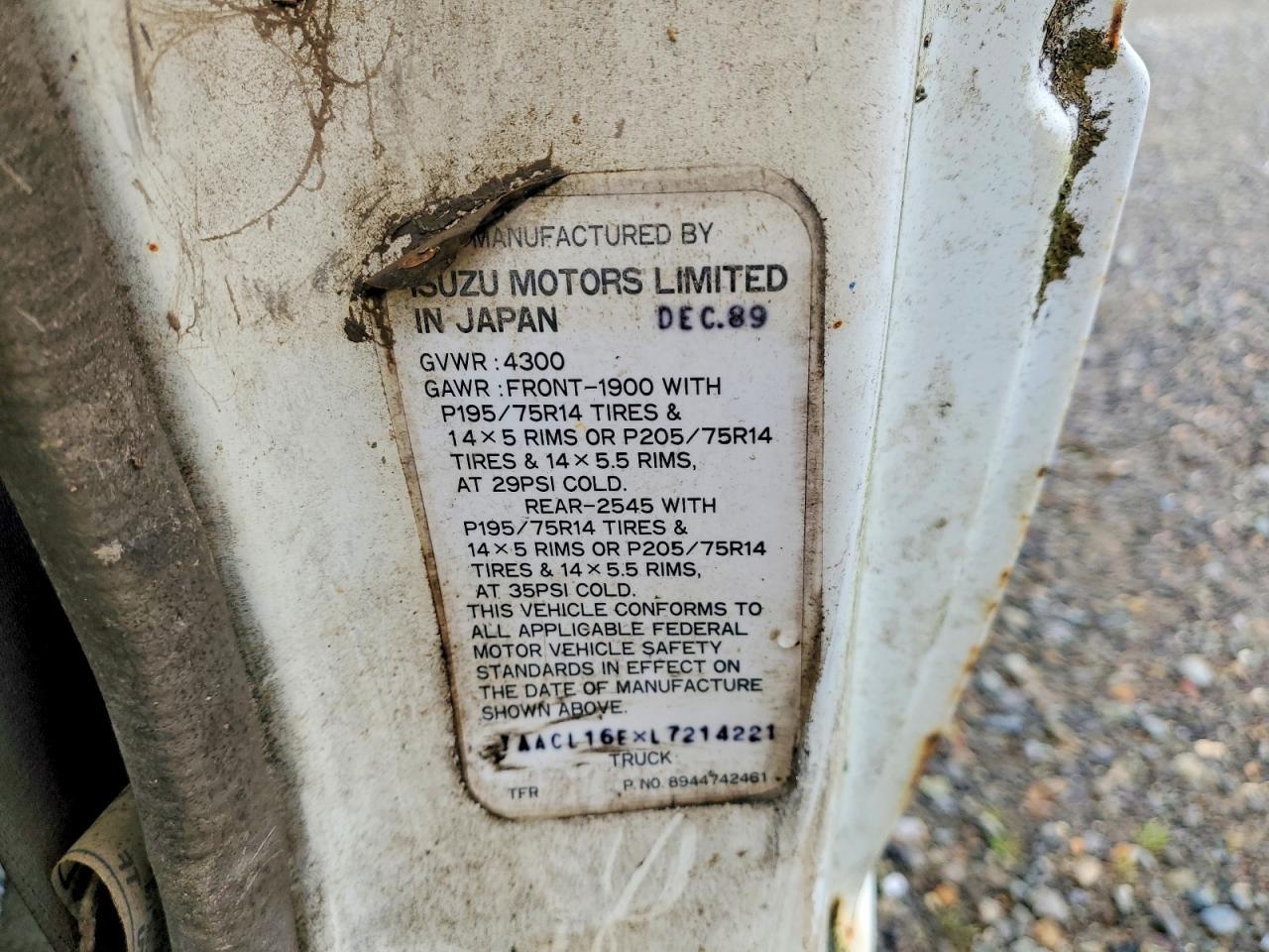 1990 Isuzu Conventional Space cab