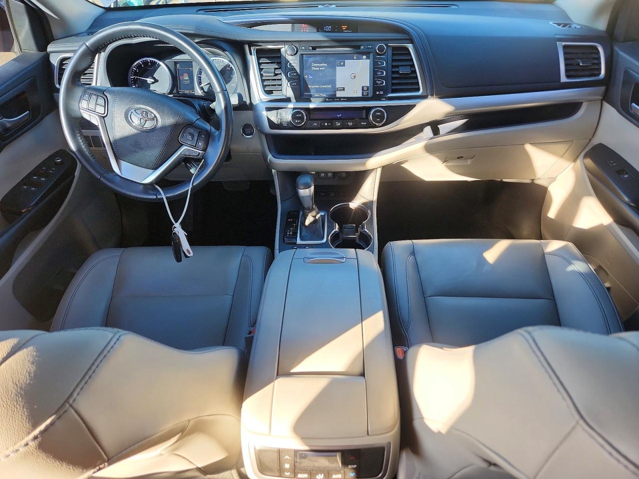 2019 Toyota Highlander se