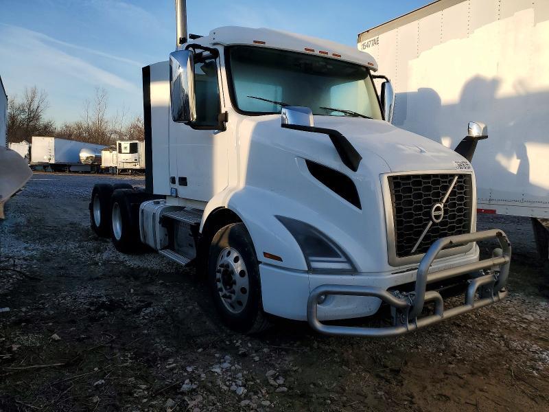 2020 Volv O VNR Semi Truck
