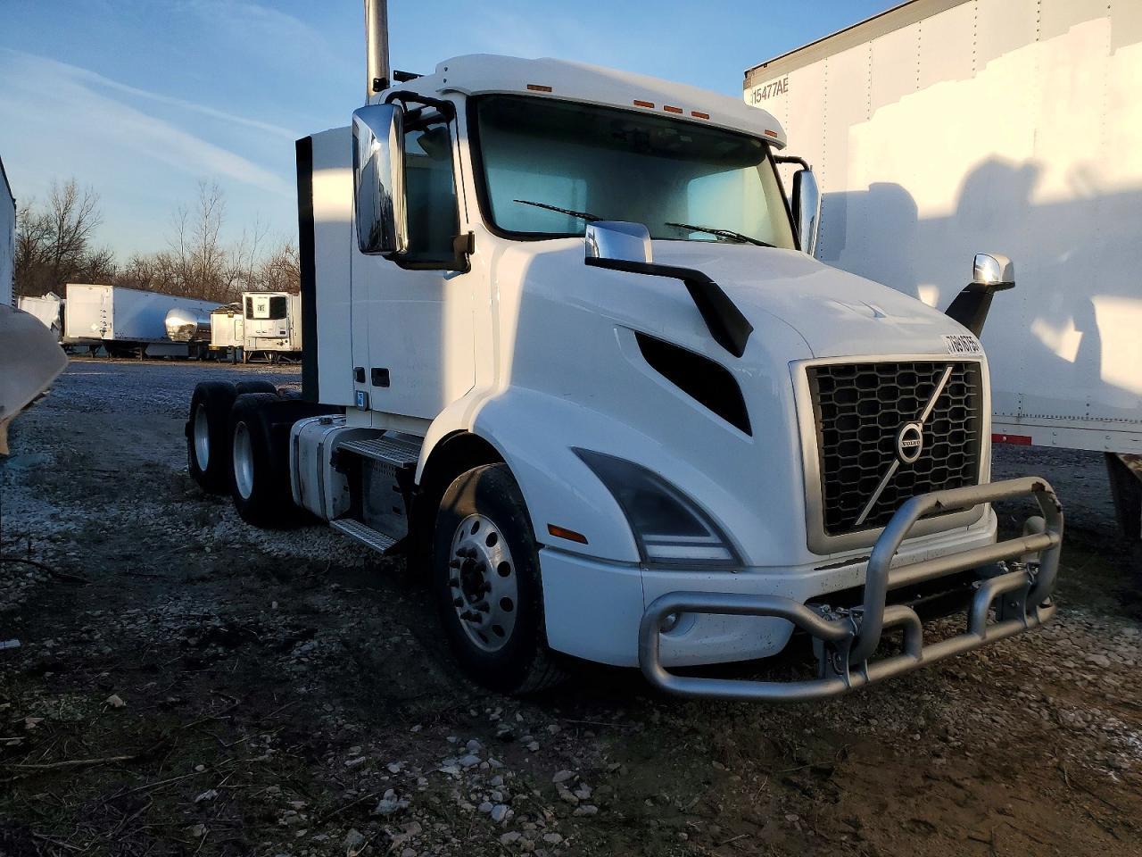 2020 Volv O VNR Semi Truck