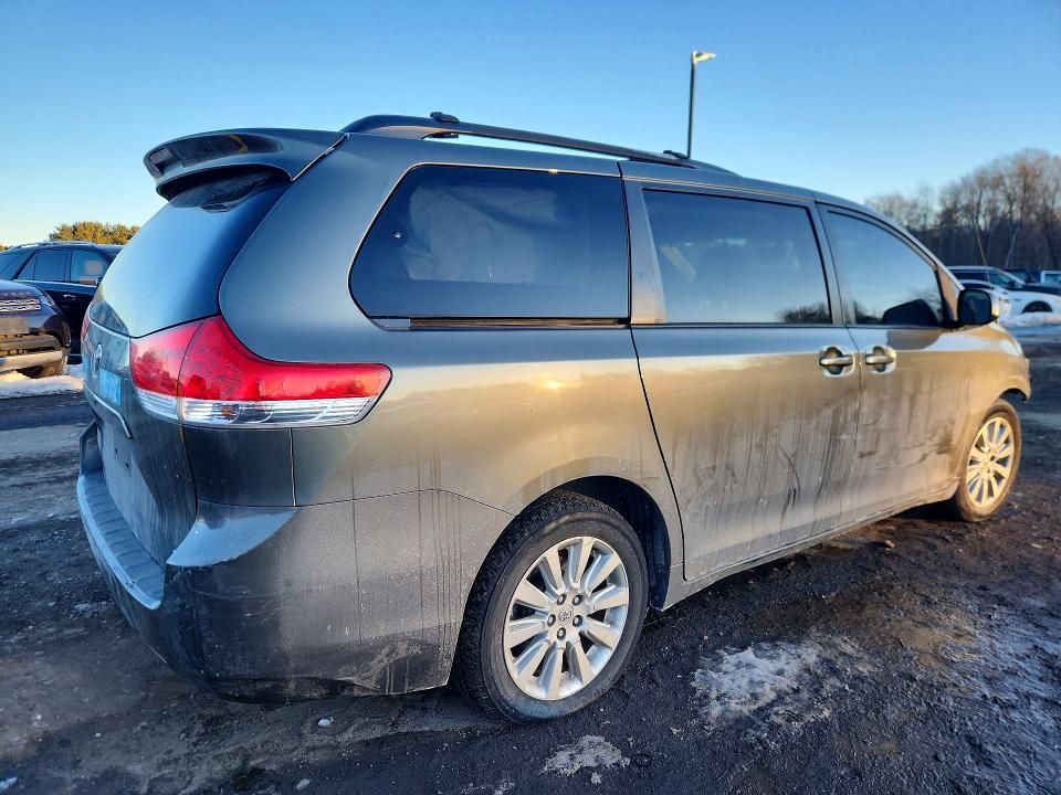 2012 Toyota Sienna le